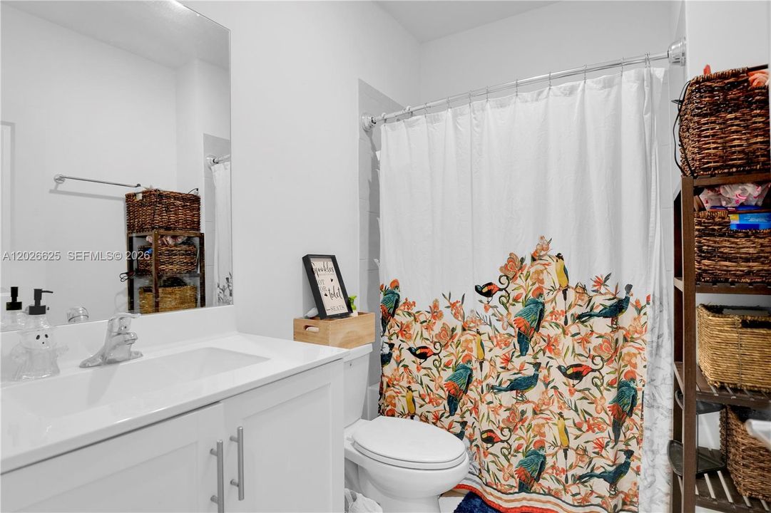 En Venta: $894,900 (3 camas, 2 baños, 2137 Pies cuadrados)