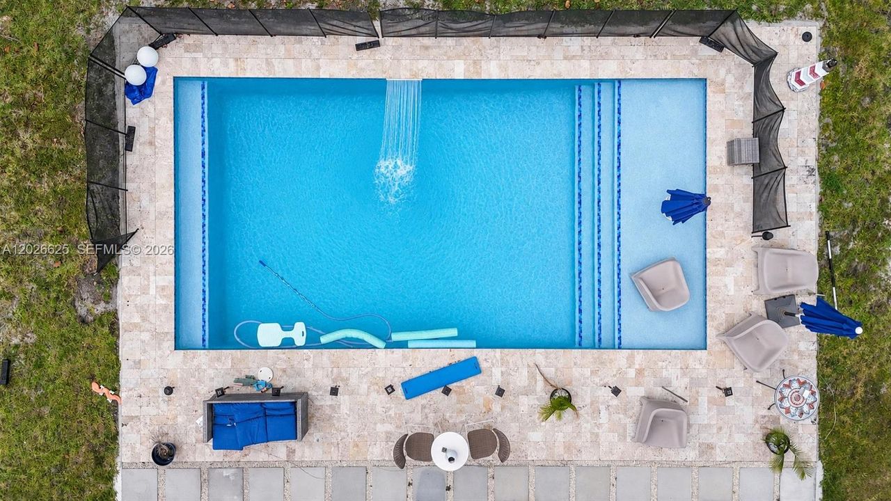 En Venta: $894,900 (3 camas, 2 baños, 2137 Pies cuadrados)
