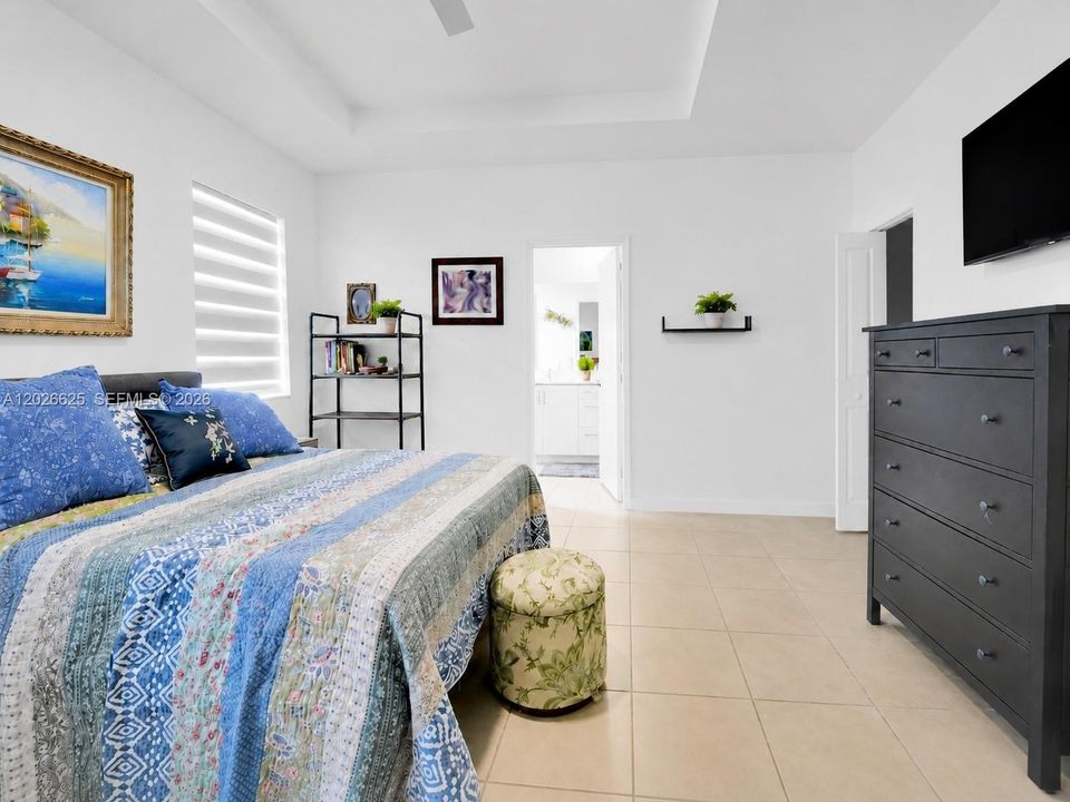 En Venta: $894,900 (3 camas, 2 baños, 2137 Pies cuadrados)