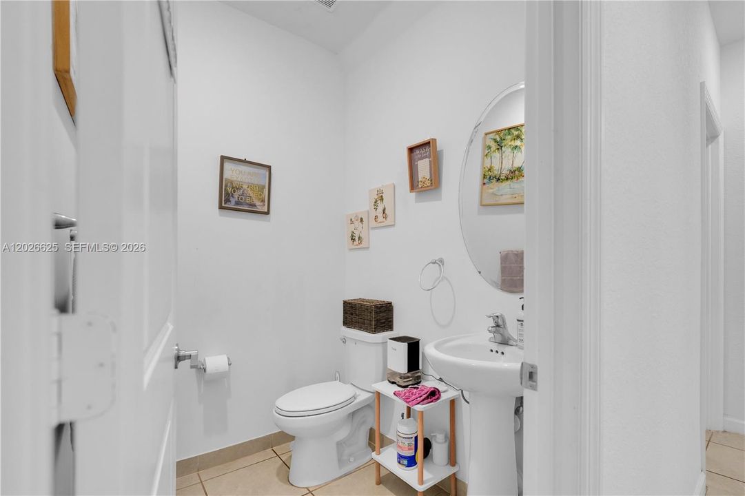 En Venta: $894,900 (3 camas, 2 baños, 2137 Pies cuadrados)