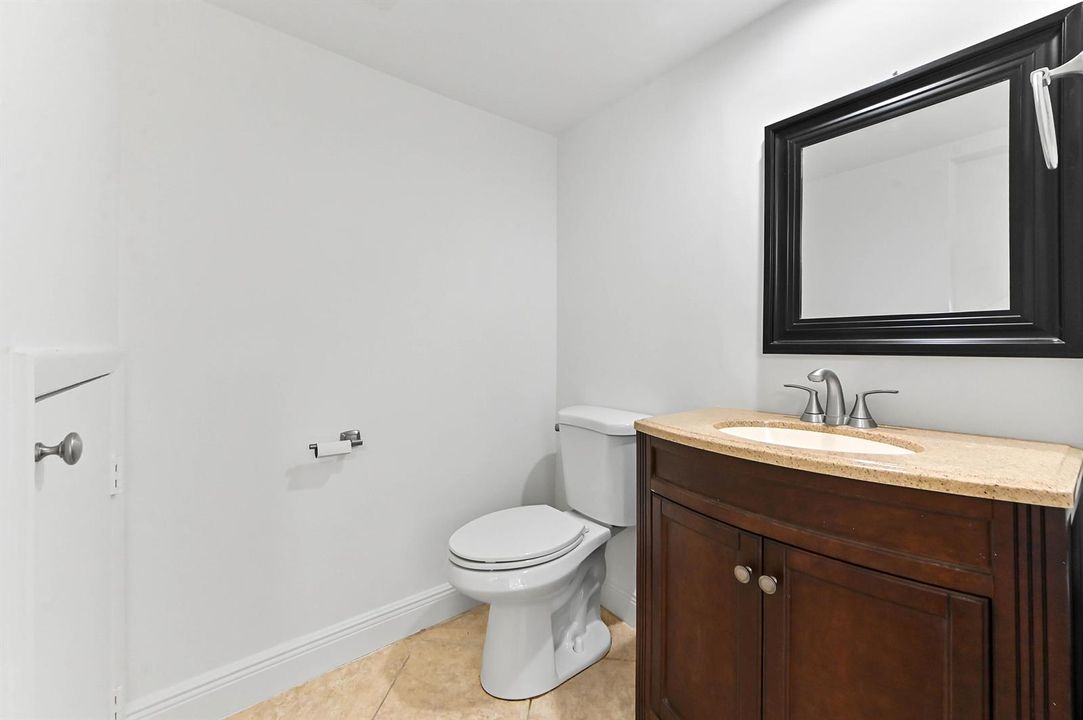 13 bathroom 01