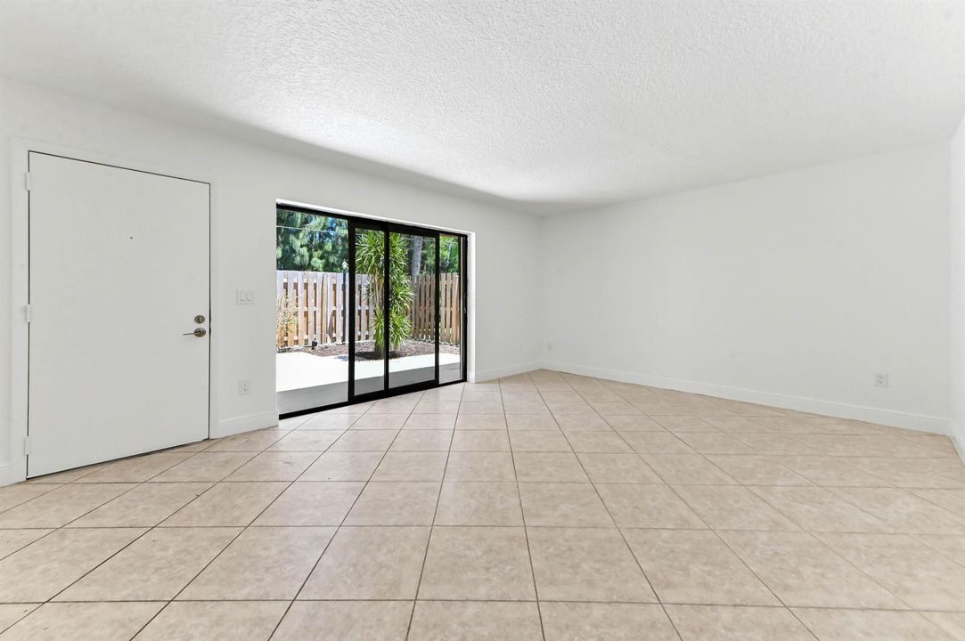 06 living room 01