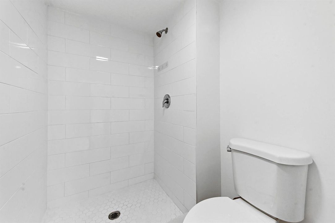 18 bathrom 02