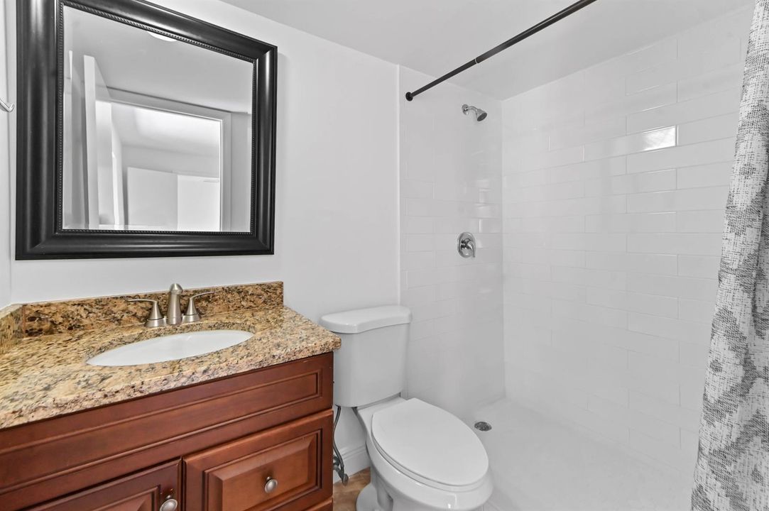 21 bathroom 01