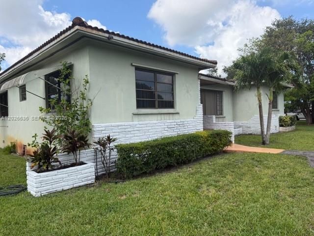 For Sale: $1,100,000 (3 beds, 2 baths, 2056 Square Feet)