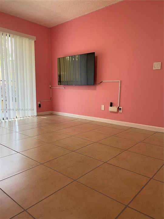 For Rent: $2,600 (3 beds, 2 baths, 1273 Square Feet)