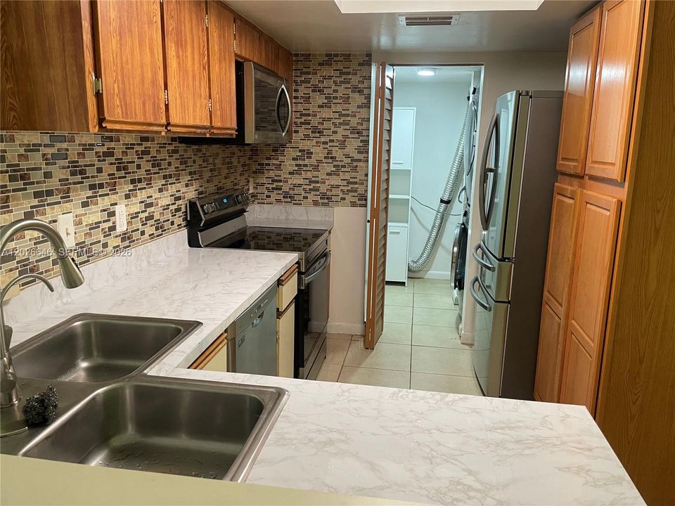 For Rent: $2,600 (3 beds, 2 baths, 1273 Square Feet)