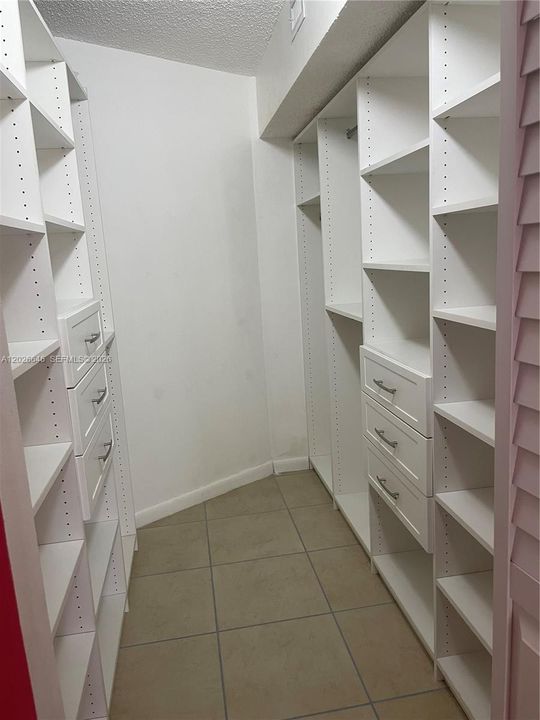 For Rent: $2,600 (3 beds, 2 baths, 1273 Square Feet)