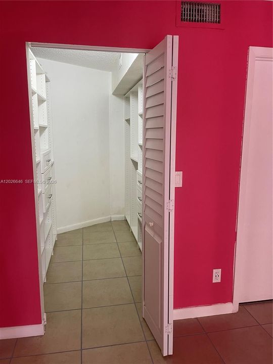 For Rent: $2,600 (3 beds, 2 baths, 1273 Square Feet)
