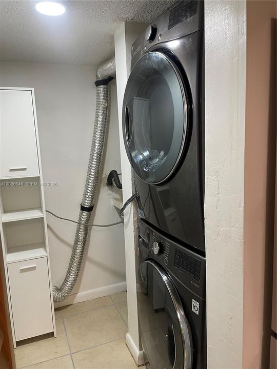 For Rent: $2,600 (3 beds, 2 baths, 1273 Square Feet)