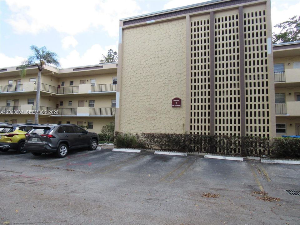 For Rent: $1,450 (1 beds, 1 baths, 710 Square Feet)