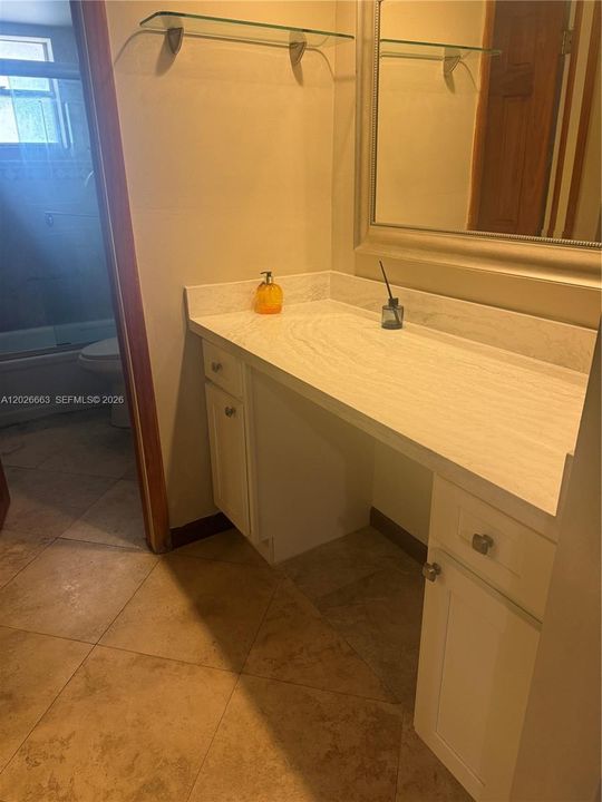 For Rent: $1,450 (1 beds, 1 baths, 710 Square Feet)