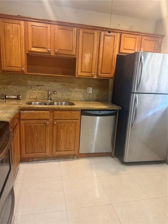 For Rent: $1,450 (1 beds, 1 baths, 710 Square Feet)