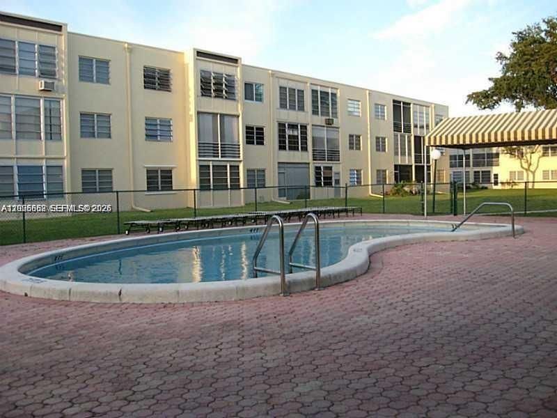For Rent: $1,450 (1 beds, 1 baths, 710 Square Feet)