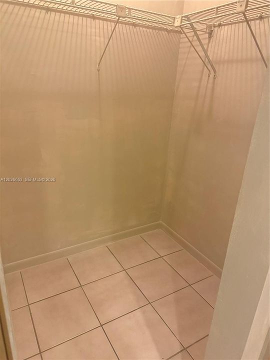 For Rent: $1,450 (1 beds, 1 baths, 710 Square Feet)