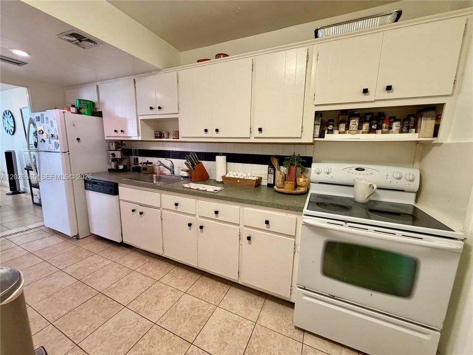 For Sale: $489,000 (2 beds, 2 baths, 1280 Square Feet)