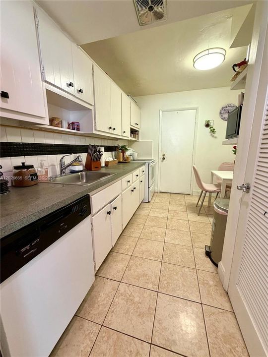 For Sale: $489,000 (2 beds, 2 baths, 1280 Square Feet)