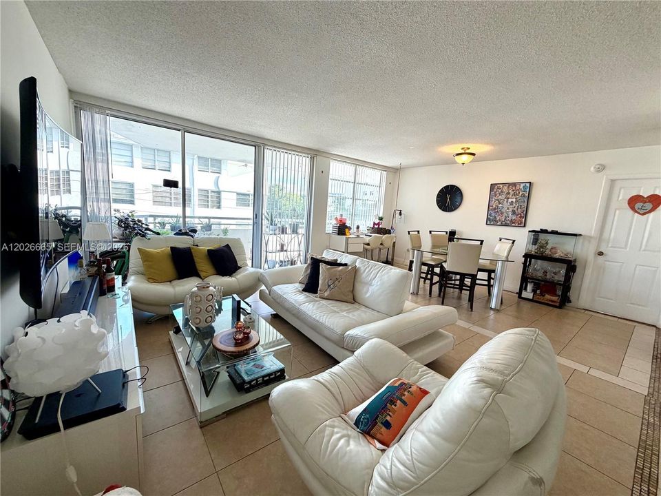 For Sale: $489,000 (2 beds, 2 baths, 1280 Square Feet)