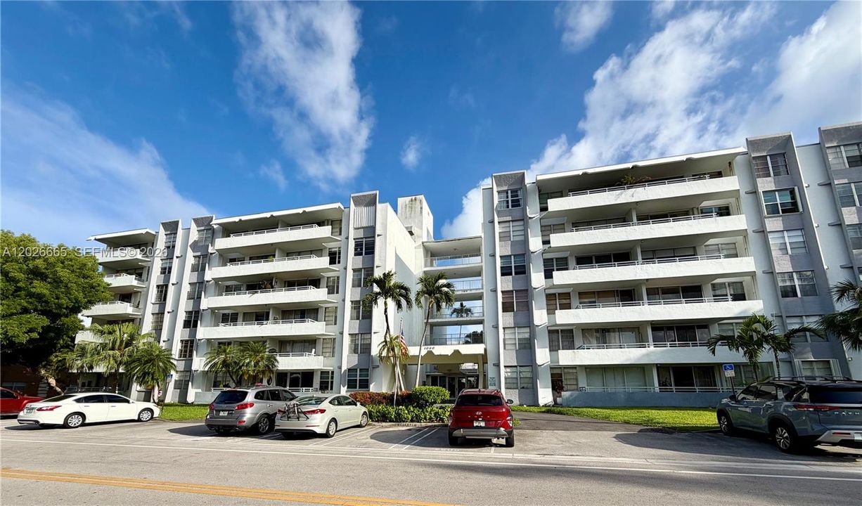 For Sale: $489,000 (2 beds, 2 baths, 1280 Square Feet)