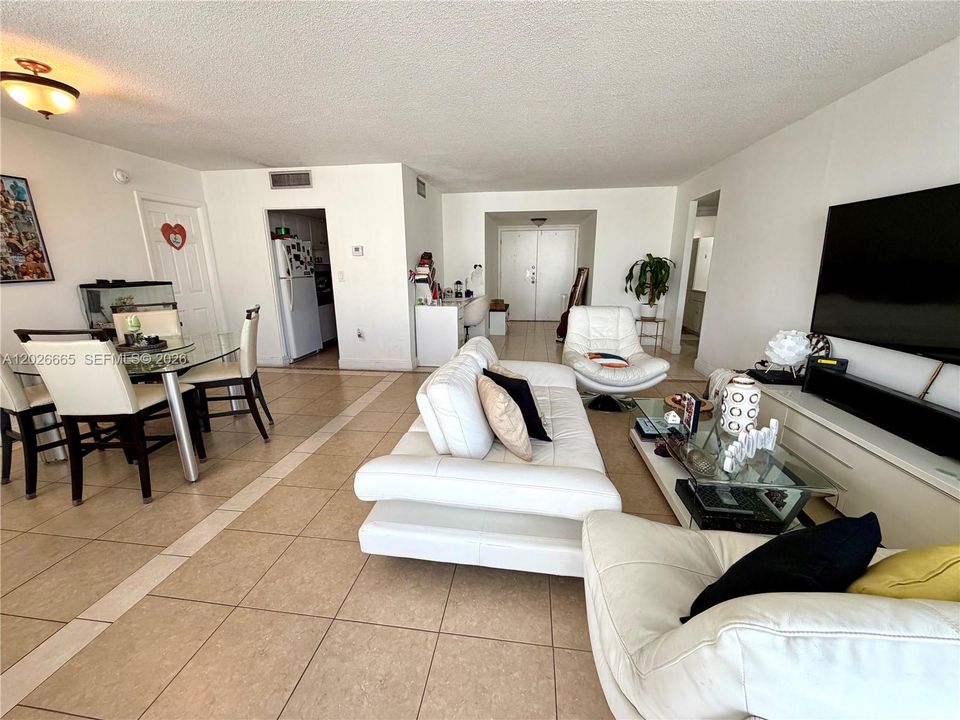 For Sale: $489,000 (2 beds, 2 baths, 1280 Square Feet)