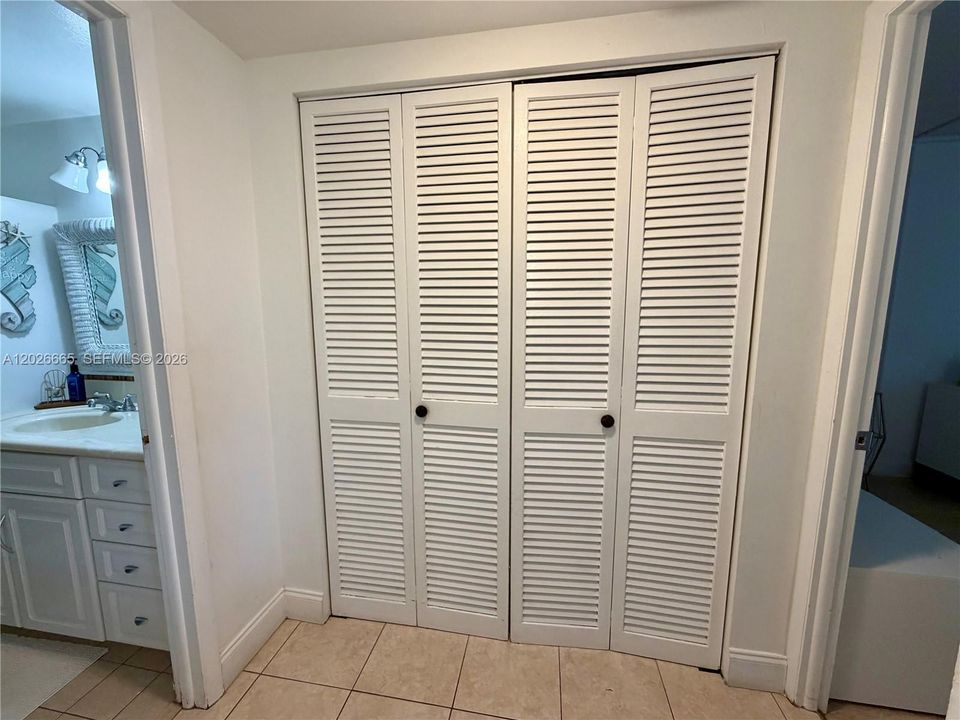 For Sale: $489,000 (2 beds, 2 baths, 1280 Square Feet)