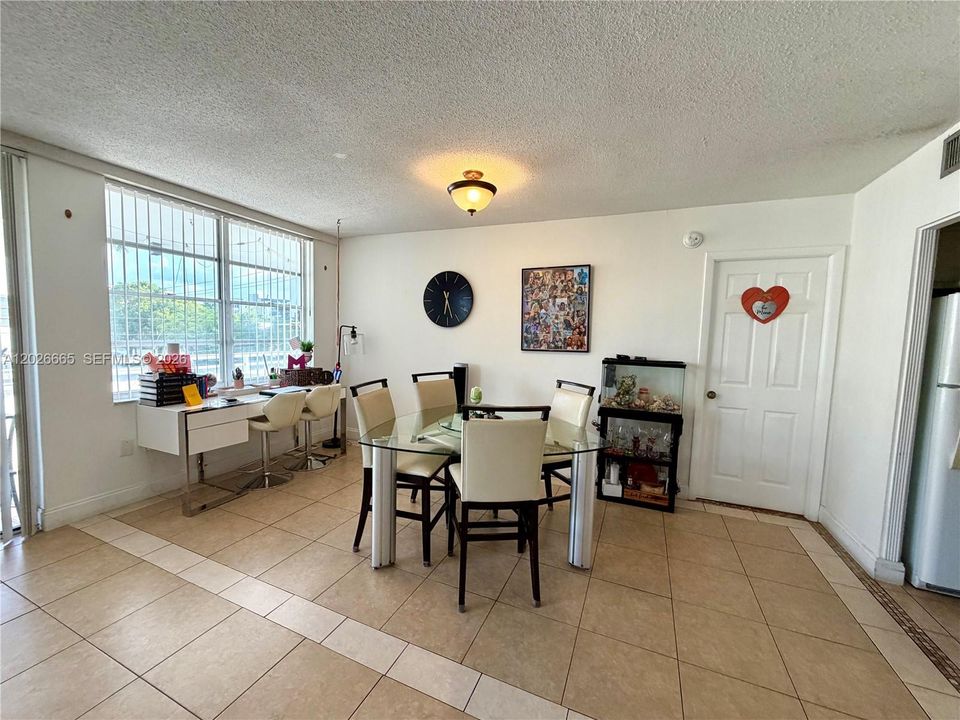 For Sale: $489,000 (2 beds, 2 baths, 1280 Square Feet)