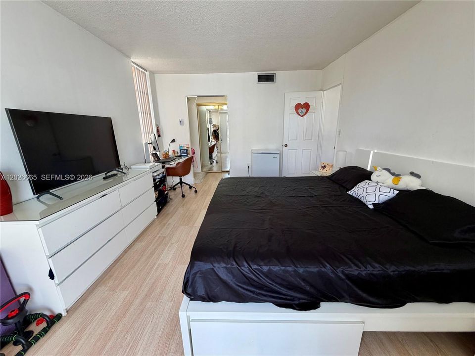 For Sale: $489,000 (2 beds, 2 baths, 1280 Square Feet)