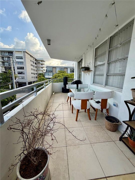 For Sale: $489,000 (2 beds, 2 baths, 1280 Square Feet)
