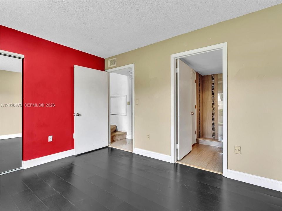 For Sale: $325,000 (2 beds, 2 baths, 845 Square Feet)