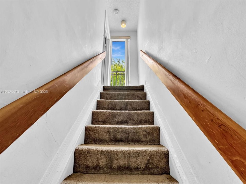 For Sale: $325,000 (2 beds, 2 baths, 845 Square Feet)