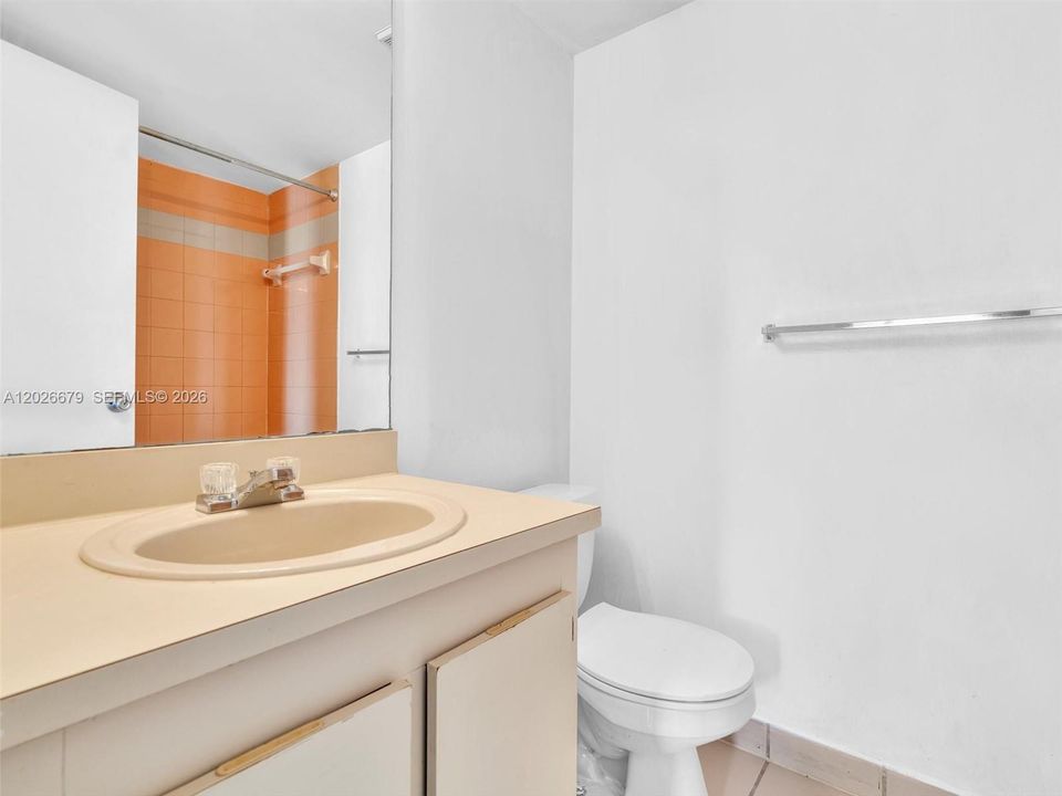 For Sale: $325,000 (2 beds, 2 baths, 845 Square Feet)