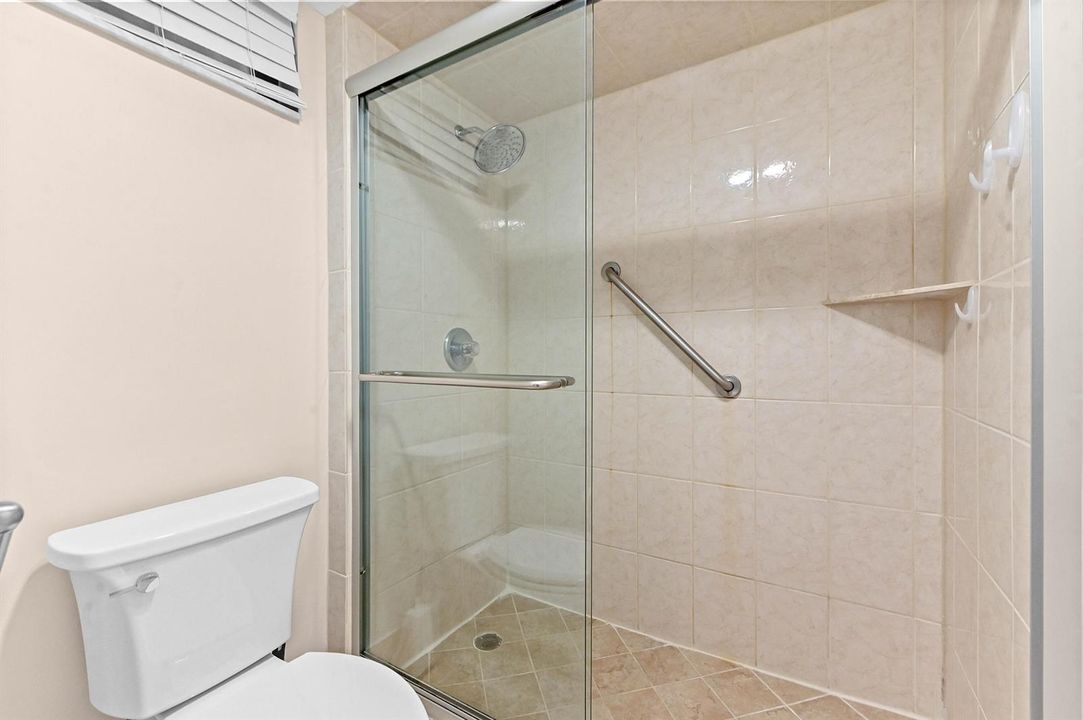 29 Bathroom 03