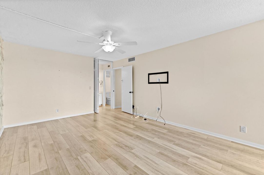 25 Bedroom 02