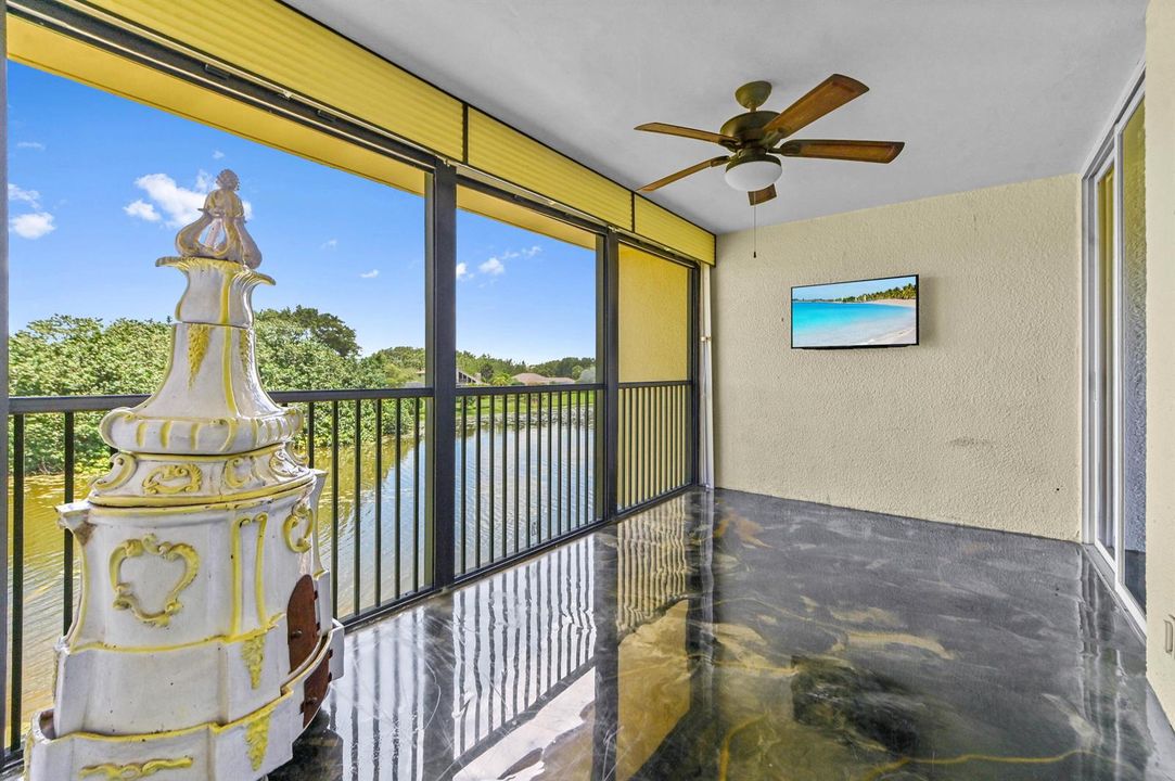 30 Balcony 01