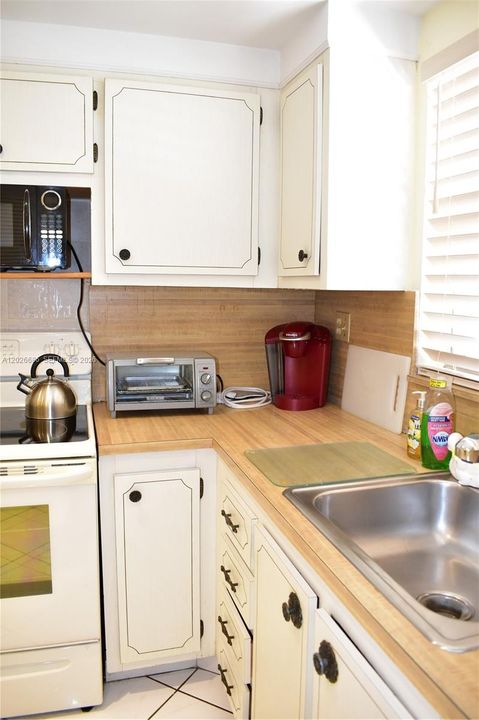 For Sale: $115,000 (2 beds, 2 baths, 1025 Square Feet)
