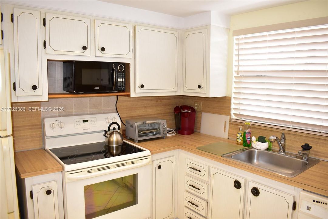 For Sale: $115,000 (2 beds, 2 baths, 1025 Square Feet)