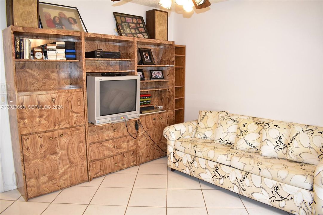 Guest bedroom