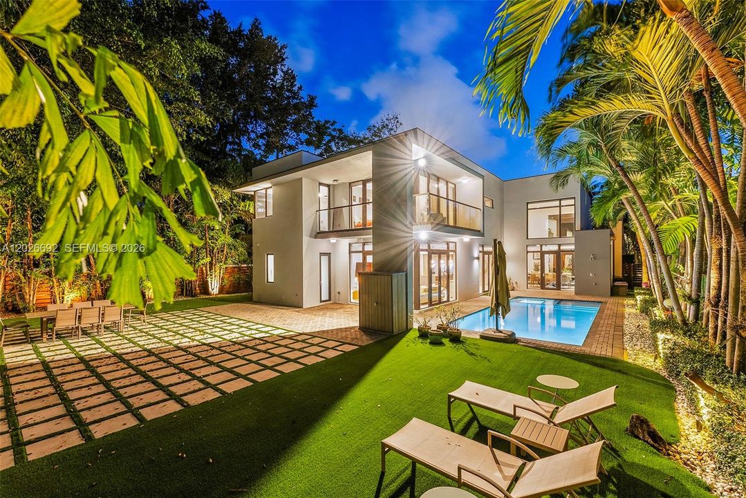 En Renta: $18,000 (6 camas, 6 baños, 4646 Pies cuadrados)