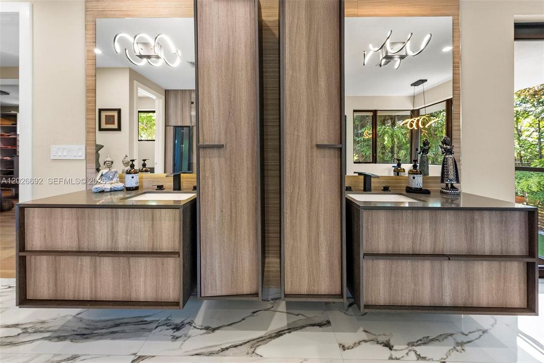 En Renta: $18,000 (6 camas, 6 baños, 4646 Pies cuadrados)