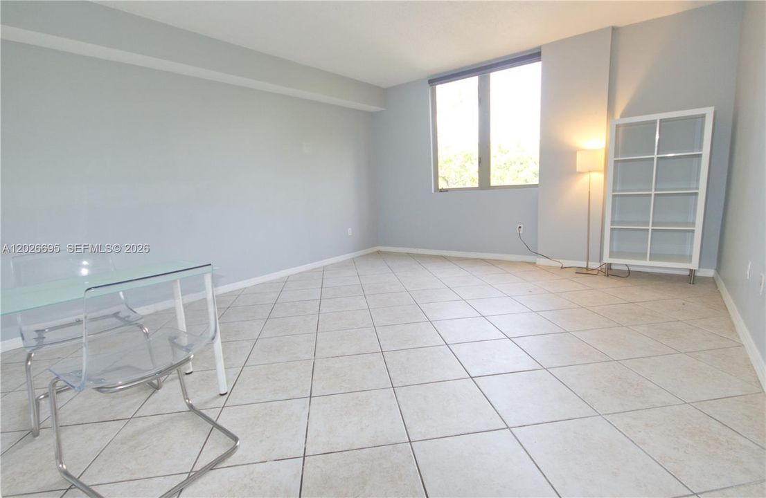 Active With Contract: $1,800 (0 beds, 1 baths, 482 Square Feet)