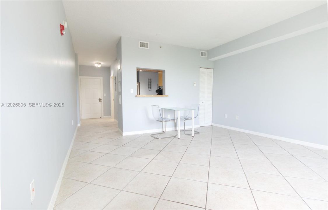 Active With Contract: $1,800 (0 beds, 1 baths, 482 Square Feet)