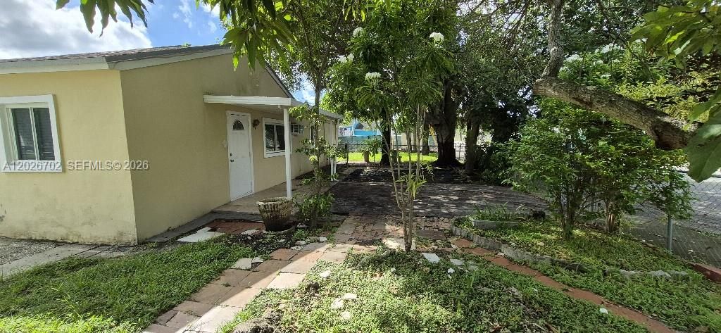 For Sale: $499,995 (3 beds, 3 baths, 2074 Square Feet)