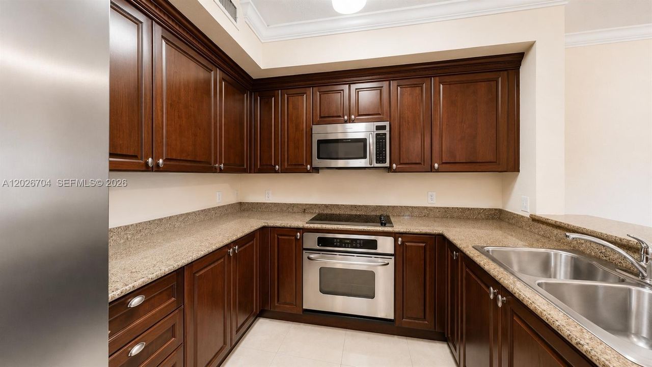 For Sale: $255,000 (1 beds, 1 baths, 744 Square Feet)
