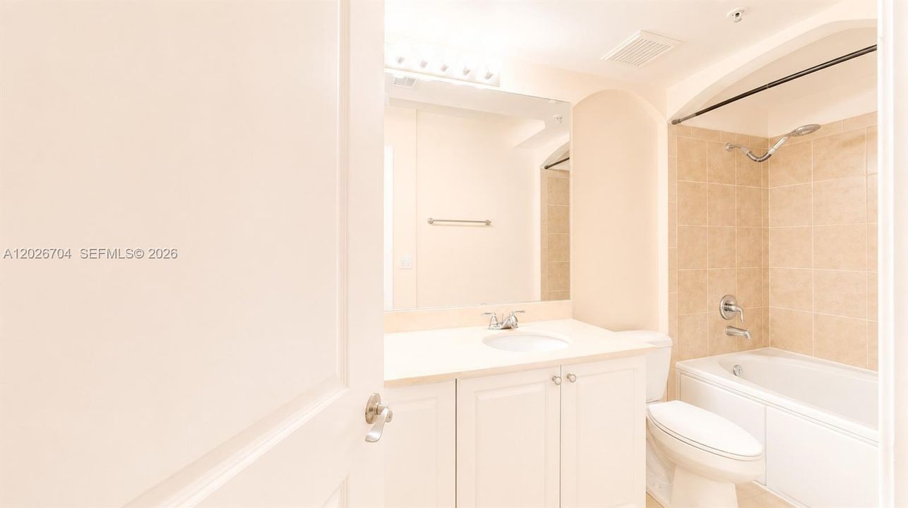 For Sale: $255,000 (1 beds, 1 baths, 744 Square Feet)