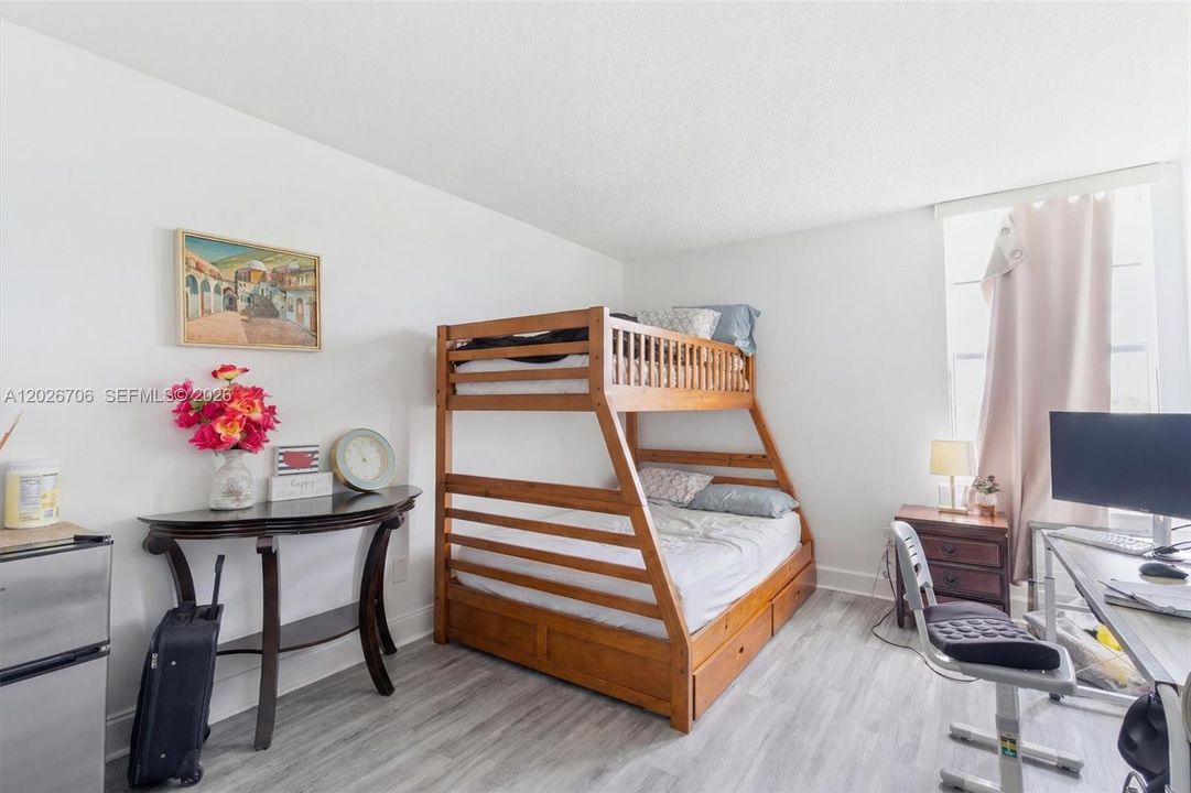 En Venta: $293,800 (2 camas, 1 baños, 900 Pies cuadrados)
