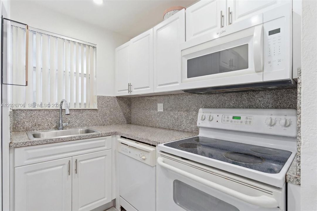 En Venta: $293,800 (2 camas, 1 baños, 900 Pies cuadrados)