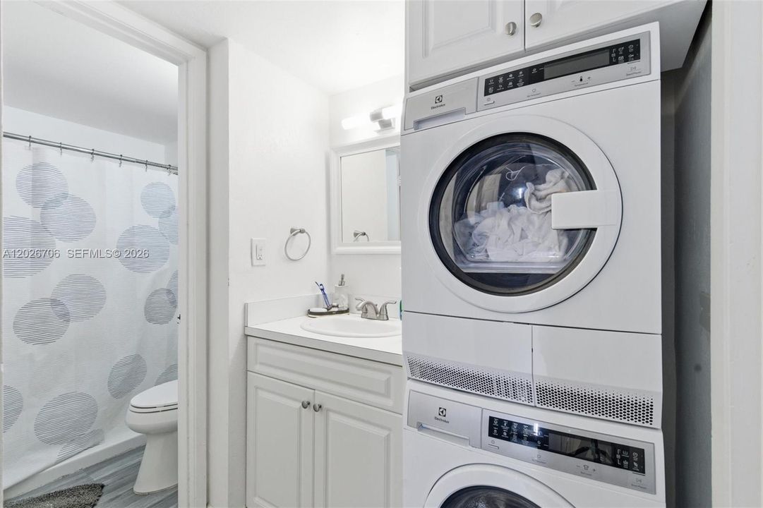 En Venta: $293,800 (2 camas, 1 baños, 900 Pies cuadrados)