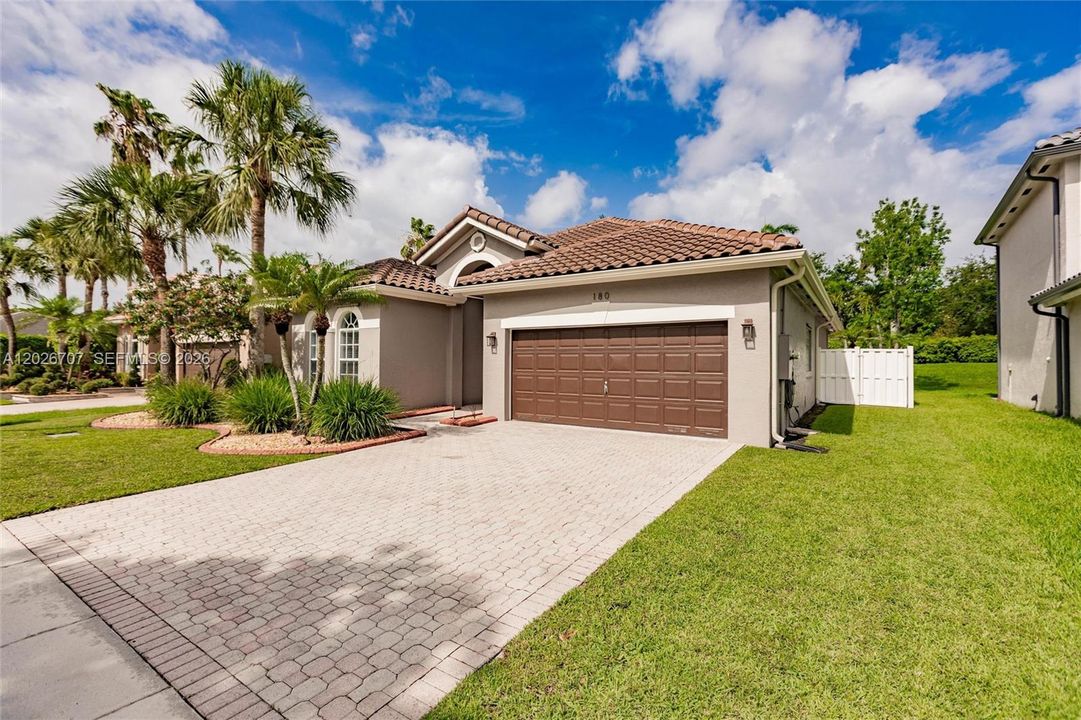 For Sale: $699,000 (3 beds, 2 baths, 1822 Square Feet)