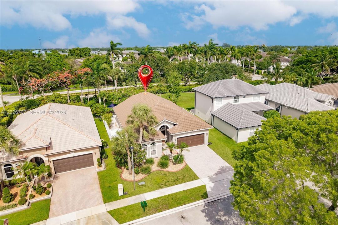 For Sale: $699,000 (3 beds, 2 baths, 1822 Square Feet)