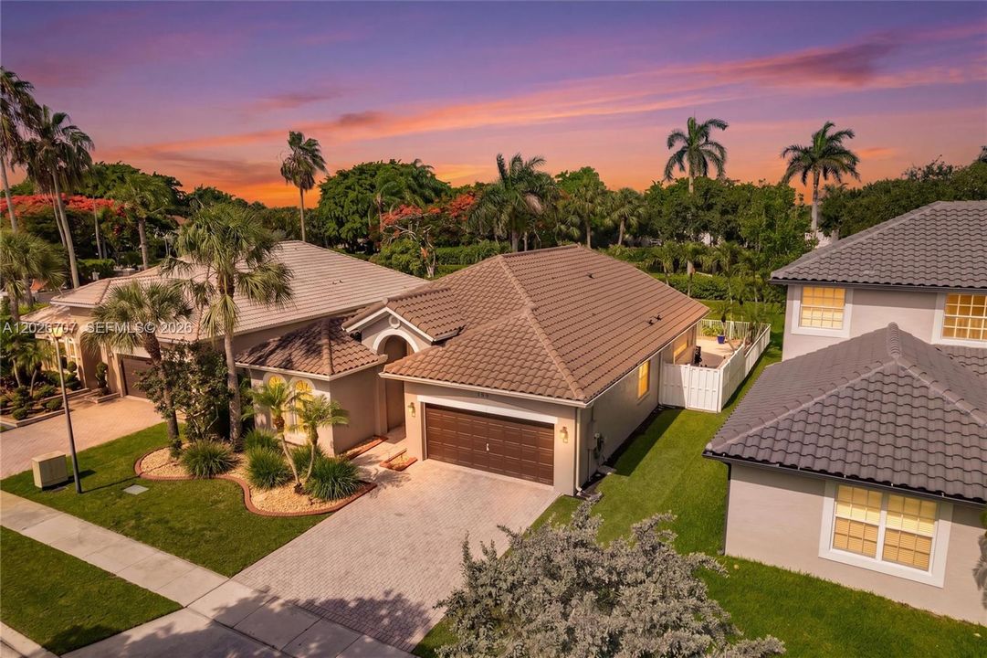 For Sale: $699,000 (3 beds, 2 baths, 1822 Square Feet)